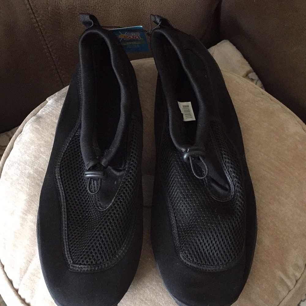 bring on the sun men water shoes size 13 new